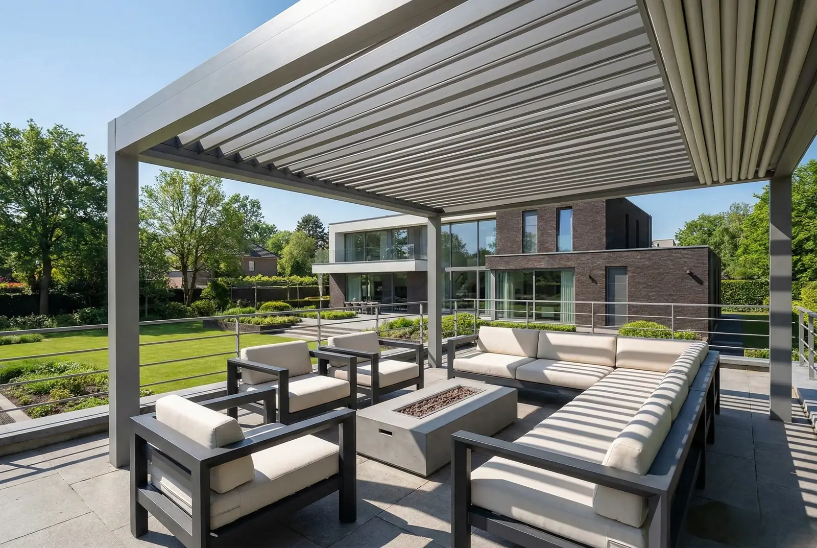 Pergola bioclimatique moderne